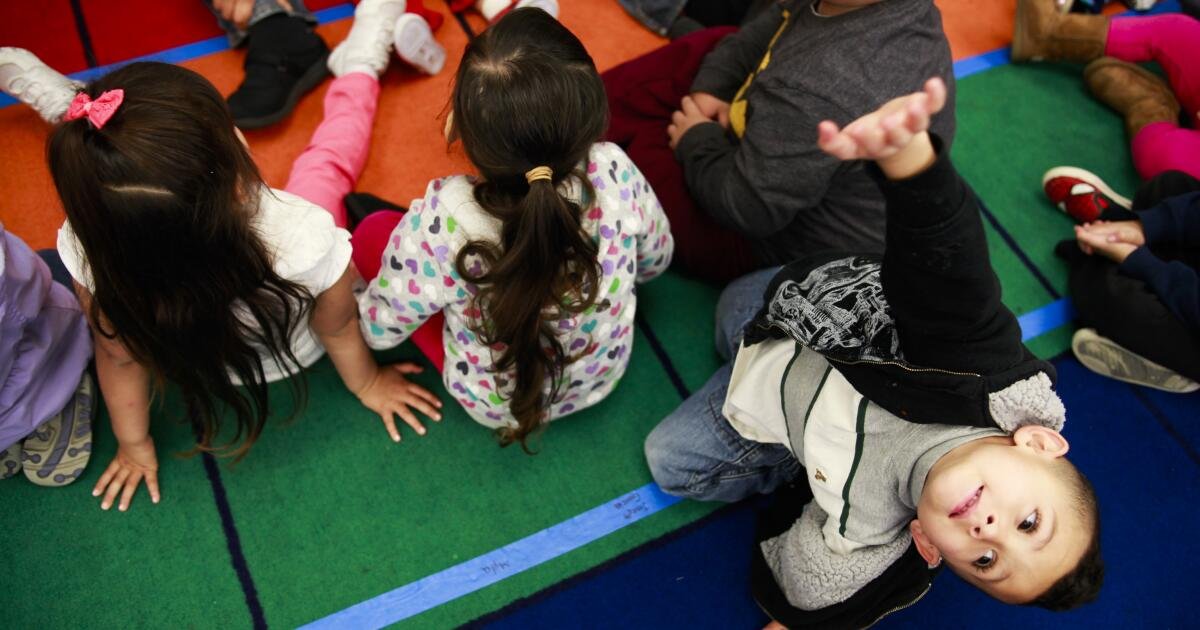 Lo que significa la promesa de Trump de retener los fondos federales para el cuidado infantil en California